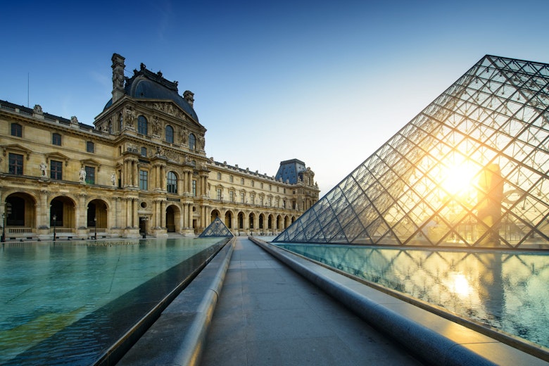 Plan Your Paris Day Trip | Eiffel Tower & Louvre | DayTrip4U