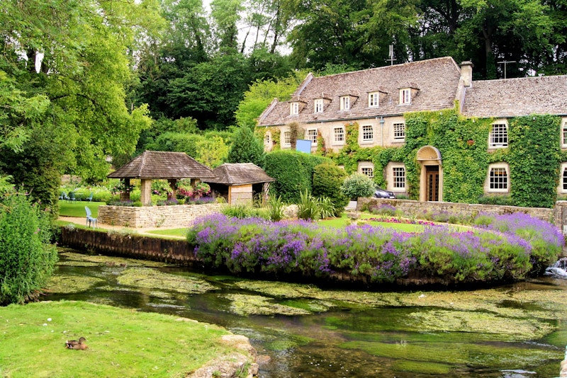 the-5-prettiest-villages-in-the-cotswolds-bibury-DayTrip4U