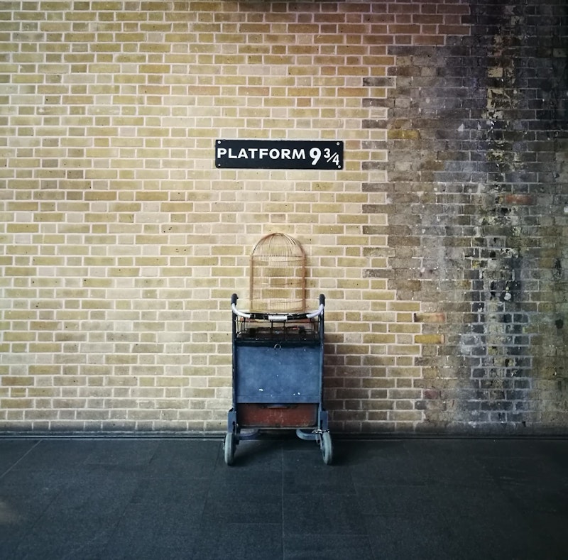 the-best-of-london-for-harry-potter-lovers-kings-cross-station-DayTrip4U