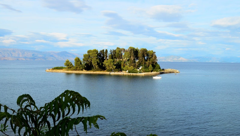 must-do-experiences-in-corfu-pontikonissi-boat-daytrip4u