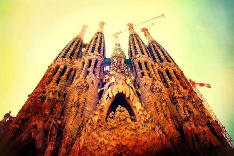 five-must-visit-places-in-barcelona-sagrada-familia-daytrip4u